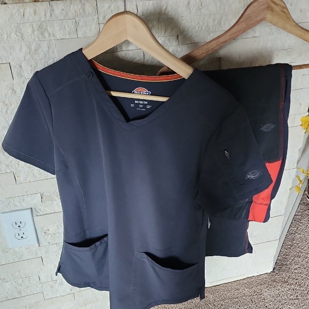 Dickies Women's  Scrub Set